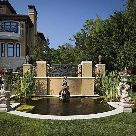 Lebretonvila Villa *